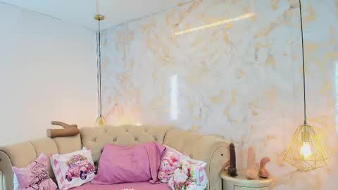 Khloe online show from November 21, 2025, 5:28 am