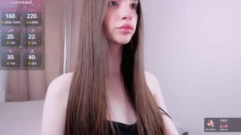 Snapshot of khloeforever chatting on November 28, 2025, 9:23 am khloe online show from November 28, 2025, 9:23 am