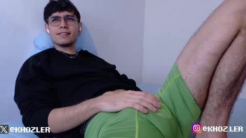 khozler_ online show from December 14, 2025, 5:57 am