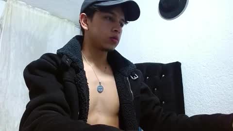 Snapshot of kianryu chatting on September 16, 2025, 2:56 am Adrian Chlloe online show from September 16, 2025, 2:56 am