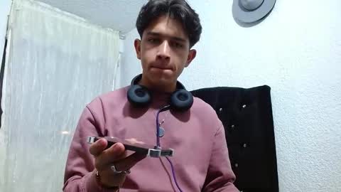 Snapshot of kianryu chatting on September 30, 2025, 2:38 am Adrian Chlloe online show from September 30, 2025, 2:38 am