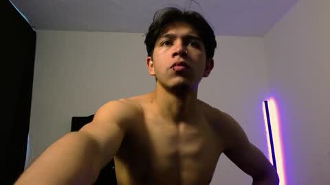 Snapshot of kianryu chatting on November 12, 2025, 2:39 pm Adrian Chlloe online show from November 12, 2025, 2:39 pm