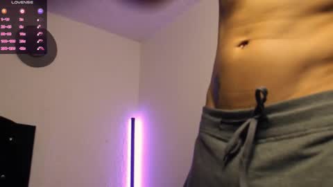 Snapshot of kianryu chatting on November 29, 2025, 10:35 pm Adrian Chlloe online show from November 29, 2025, 10:35 pm