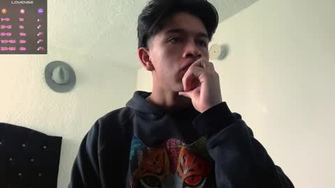 Snapshot of kianryu chatting on November 30, 2025, 2:43 pm Adrian Chlloe online show from November 30, 2025, 2:43 pm