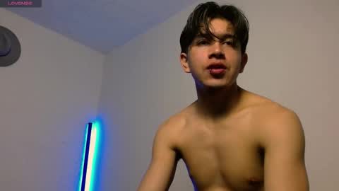 Snapshot of kianryu chatting on December 16, 2025, 1:32 am Adrian Chlloe online show from December 16, 2025, 1:32 am