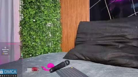 Kiara Zahiri online show from November 13, 2025, 10:58 am