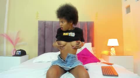 Snapshot of kiarasimons_ chatting on January 10, 2026, 3:52 am Sara Palacios online show from January 10, 2026, 3:52 am