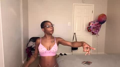 Snapshot of kibrombariu45 chatting on March 5, 2026, 10:33 am HunneysPlayRoom online show from March 5, 2026, 10:33 am