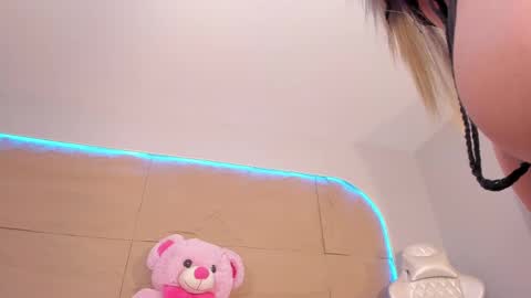 KIM COOPER online show from February 28, 2025, 10:09 am