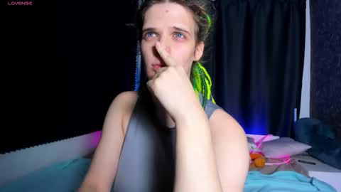 Kiki online show from November 9, 2025, 10:35 am