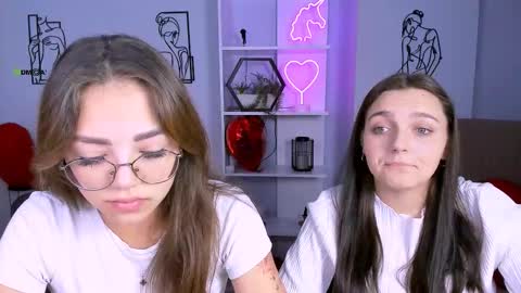 Snapshot of kiki_swan chatting on September 16, 2025, 5:41 am kiki_swan online show from September 16, 2025, 5:41 am