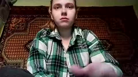 kikibang_ online show from November 22, 2025, 8:24 am