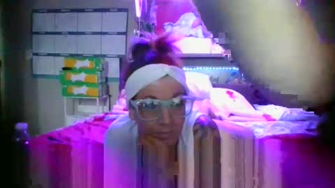 Snapshot of kikilovespartylights chatting on March 9, 2026, 5:50 pm kikilovespartylights online show from March 9, 2026, 5:50 pm