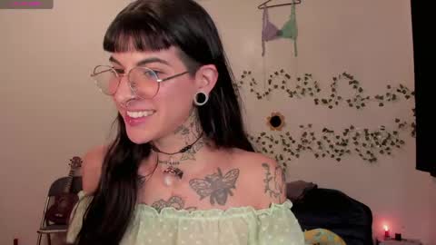 Snapshot of kila_moonlight444 chatting on April 24, 2026, 10:34 pm Bella online show from April 24, 2026, 10:34 pm