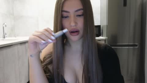 EvaAnna online show from February 4, 2025, 3:15 pm