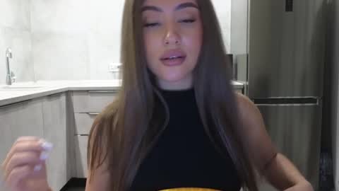 EvaAnna online show from February 25, 2025, 9:02 pm