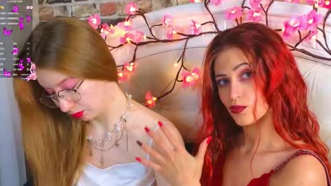 CatherineBarkJamieWallace online show from December 4, 2025, 8:50 pm