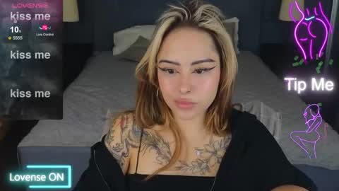 Snapshot of kim_brownie chatting on October 17, 2025, 8:22 pm Kim online show from October 17, 2025, 8:22 pm