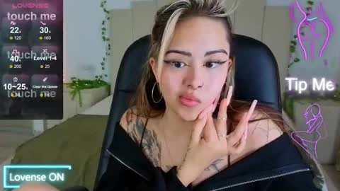 Snapshot of kim_brownie chatting on October 18, 2025, 8:26 am Kim online show from October 18, 2025, 8:26 am