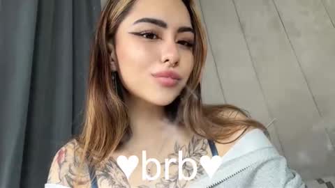 Snapshot of kim_brownie chatting on November 2, 2025, 4:59 am Kim online show from November 2, 2025, 4:59 am