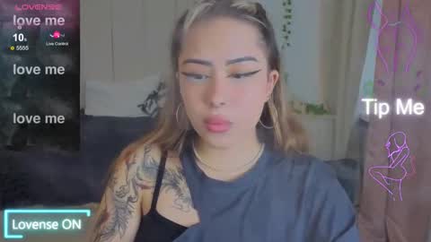 Snapshot of kim_brownie chatting on November 5, 2025, 10:04 am Kim online show from November 5, 2025, 10:04 am