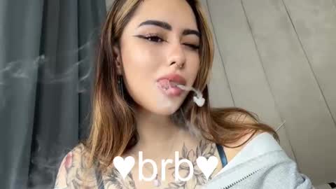 Snapshot of kim_brownie chatting on November 12, 2025, 8:19 pm Kim online show from November 12, 2025, 8:19 pm