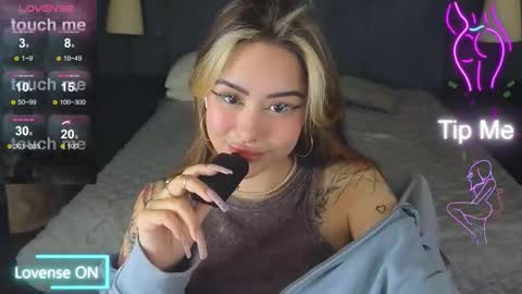 Snapshot of kim_brownie chatting on November 18, 2025, 5:23 am Kim online show from November 18, 2025, 5:23 am