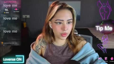 Snapshot of kim_brownie chatting on November 19, 2025, 5:07 am Kim online show from November 19, 2025, 5:07 am