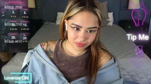 Snapshot of kim_brownie chatting on November 19, 2025, 7:14 pm Kim online show from November 19, 2025, 7:14 pm