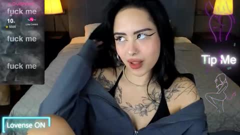 Snapshot of kim_brownie chatting on December 5, 2025, 8:27 pm Kim online show from December 5, 2025, 8:27 pm