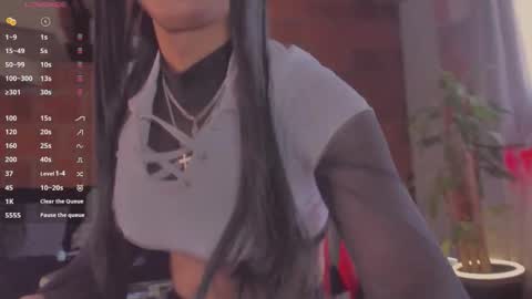 KIM QUEENS online show from September 21, 2025, 2:40 pm