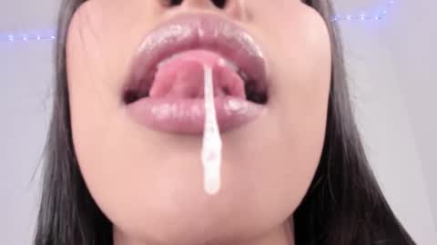 Snapshot of kim_mouth17 chatting on November 24, 2025, 2:33 am kim_mouth17 online show from November 24, 2025, 2:33 am