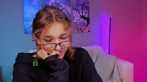 kim online show from September 20, 2025, 12:44 am