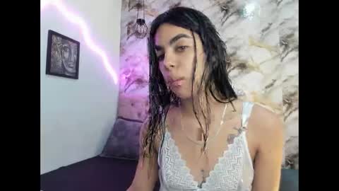 Snapshot of kim_strawberry chatting on April 7, 2026, 10:59 am kim online show from April 7, 2026, 10:59 am