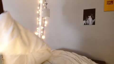 Kim  Yuk online show from December 7, 2024, 3:30 pm