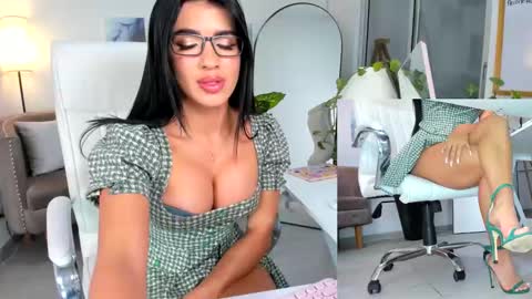 Snapshot of kimberly_hot2 chatting on December 2, 2024, 9:39 pm Melissa online show from December 2, 2024, 9:39 pm