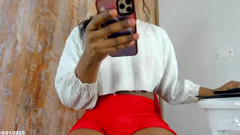 Snapshot of kimberly_house chatting on January 20, 2025, 12:04 am Kimberly 3 online show from January 20, 2025, 12:04 am