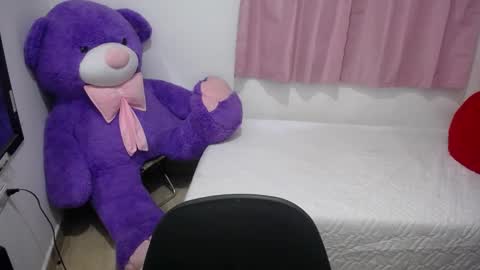 Snapshot of kimberly_slim chatting on November 5, 2025, 11:21 am Kim online show from November 5, 2025, 11:21 am