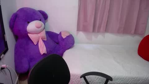 Snapshot of kimberly_slim chatting on November 12, 2025, 11:10 am Kim online show from November 12, 2025, 11:10 am