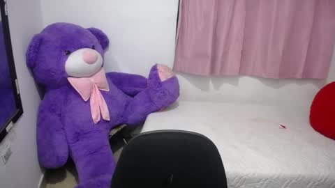 Snapshot of kimberly_slim chatting on November 26, 2025, 10:49 am Kim online show from November 26, 2025, 10:49 am