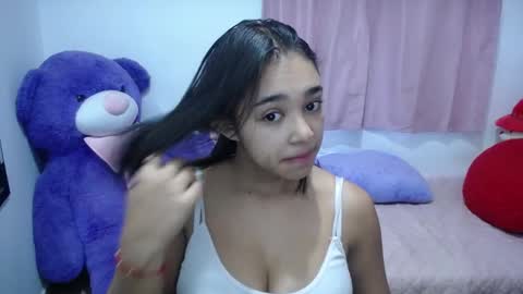 Snapshot of kimberly_slim chatting on December 17, 2025, 12:11 pm Kim online show from December 17, 2025, 12:11 pm