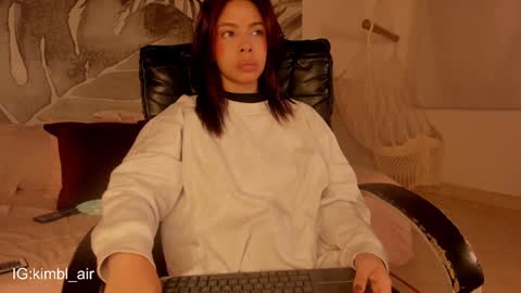 Snapshot of kimblair_ chatting on February 2, 2025, 12:35 pm Kim online show from February 2, 2025, 12:35 pm