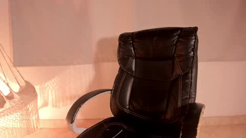 Snapshot of kimblair_ chatting on March 2, 2025, 11:39 am Kim online show from March 2, 2025, 11:39 am