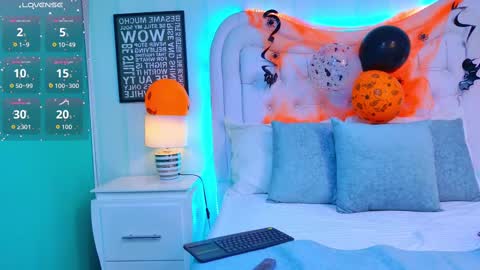 KimBrooks online show from October 25, 2025, 11:07 am