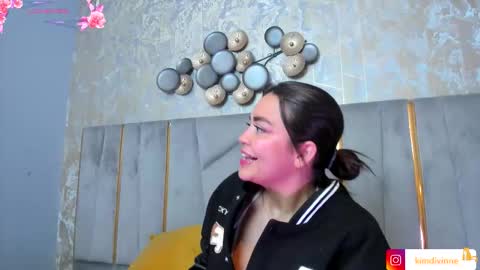 Snapshot of kimdevinne chatting on November 6, 2025, 2:45 am KIM online show from November 6, 2025, 2:45 am