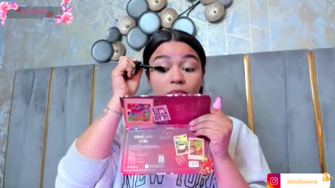 Snapshot of kimdevinne chatting on November 12, 2025, 2:45 am KIM online show from November 12, 2025, 2:45 am