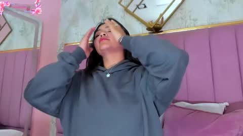 Snapshot of kimdevinne chatting on February 18, 2026, 2:40 am KIM online show from February 18, 2026, 2:40 am