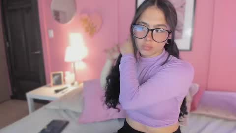 kimdyy_ online show from June 30, 2026, 7:37 pm