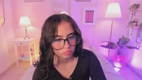 kimdyy_ online show from July 3, 2026, 8:26 pm