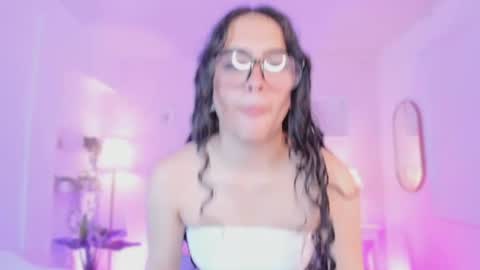 kimdyy_ online show from July 7, 2026, 7:07 pm